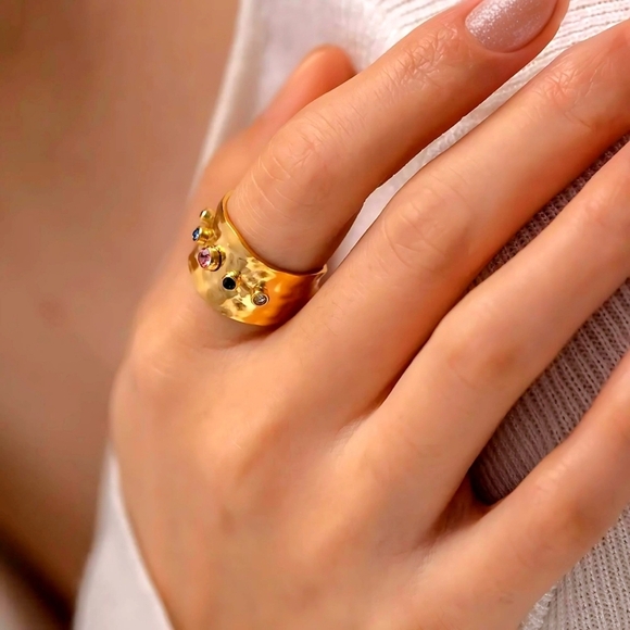 ποΈ18K Gold Plated Adjustable Ring | Hammered Finish | Colorful CZ Gemstones β¨ - Picture 14 of 16